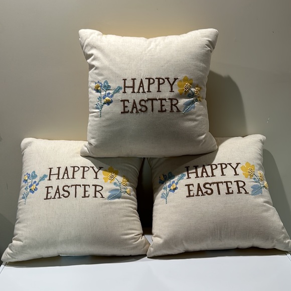 🌸NEW BUNDLE Of 3 THRESHOLD DECORATIVE PILLOW 18in x 18 in NEW WITH TAGS. - Picture 3 of 15